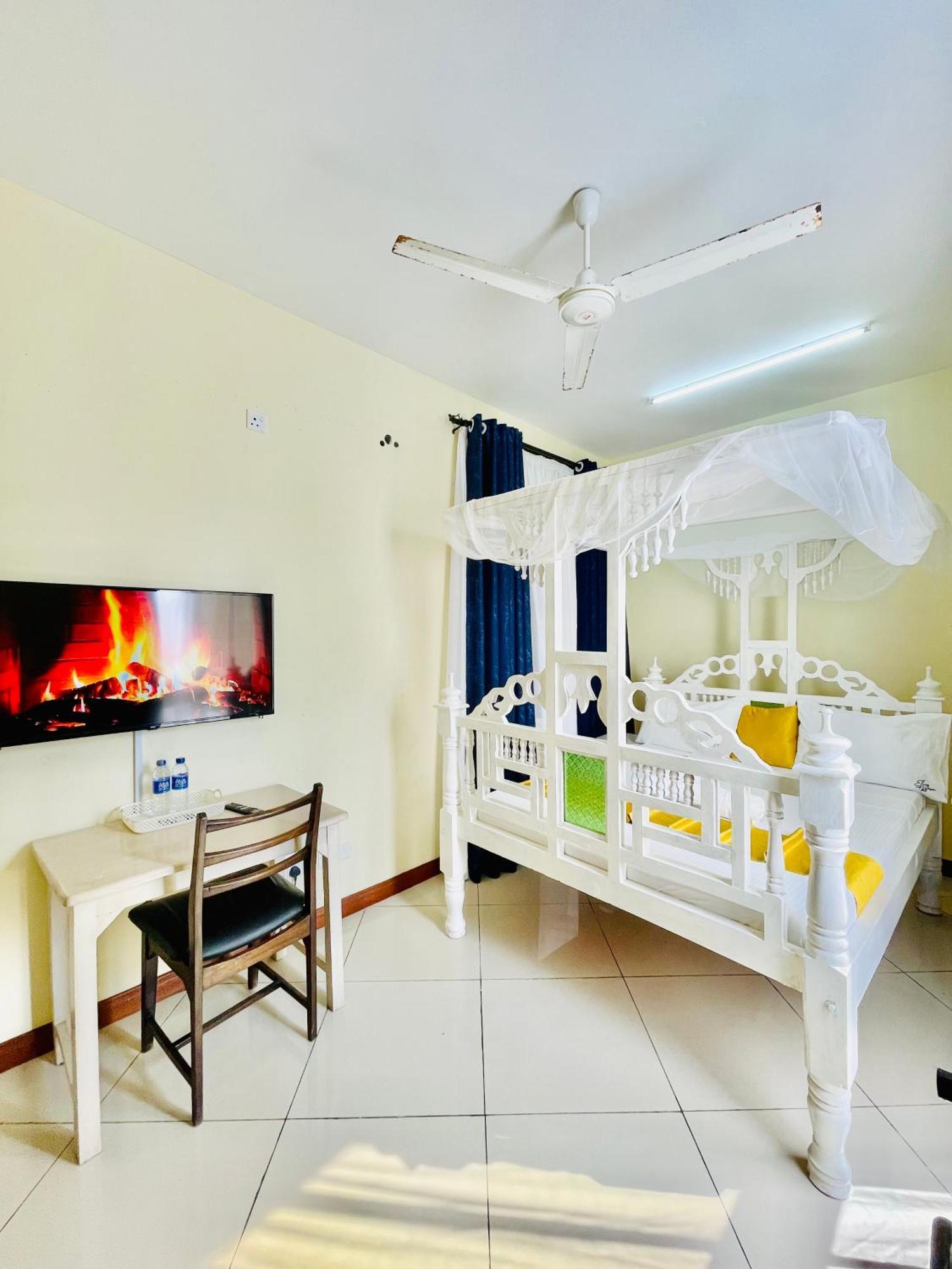 몸바사 Elna'S Nyali - Work & Unwind - Pool, Sea Views, Ac & Fast Wi-Fi B&B 외부 사진