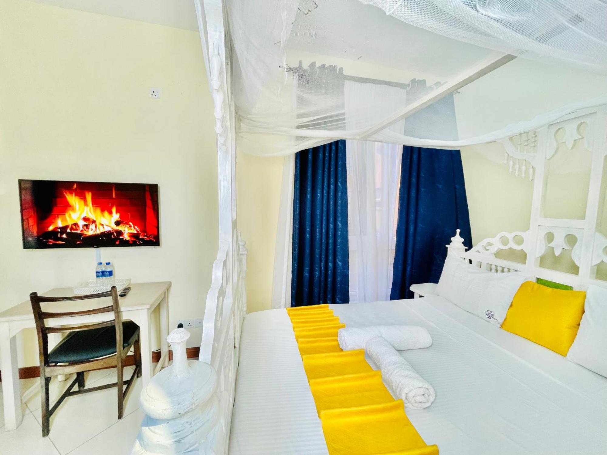 몸바사 Elna'S Nyali - Work & Unwind - Pool, Sea Views, Ac & Fast Wi-Fi B&B 외부 사진