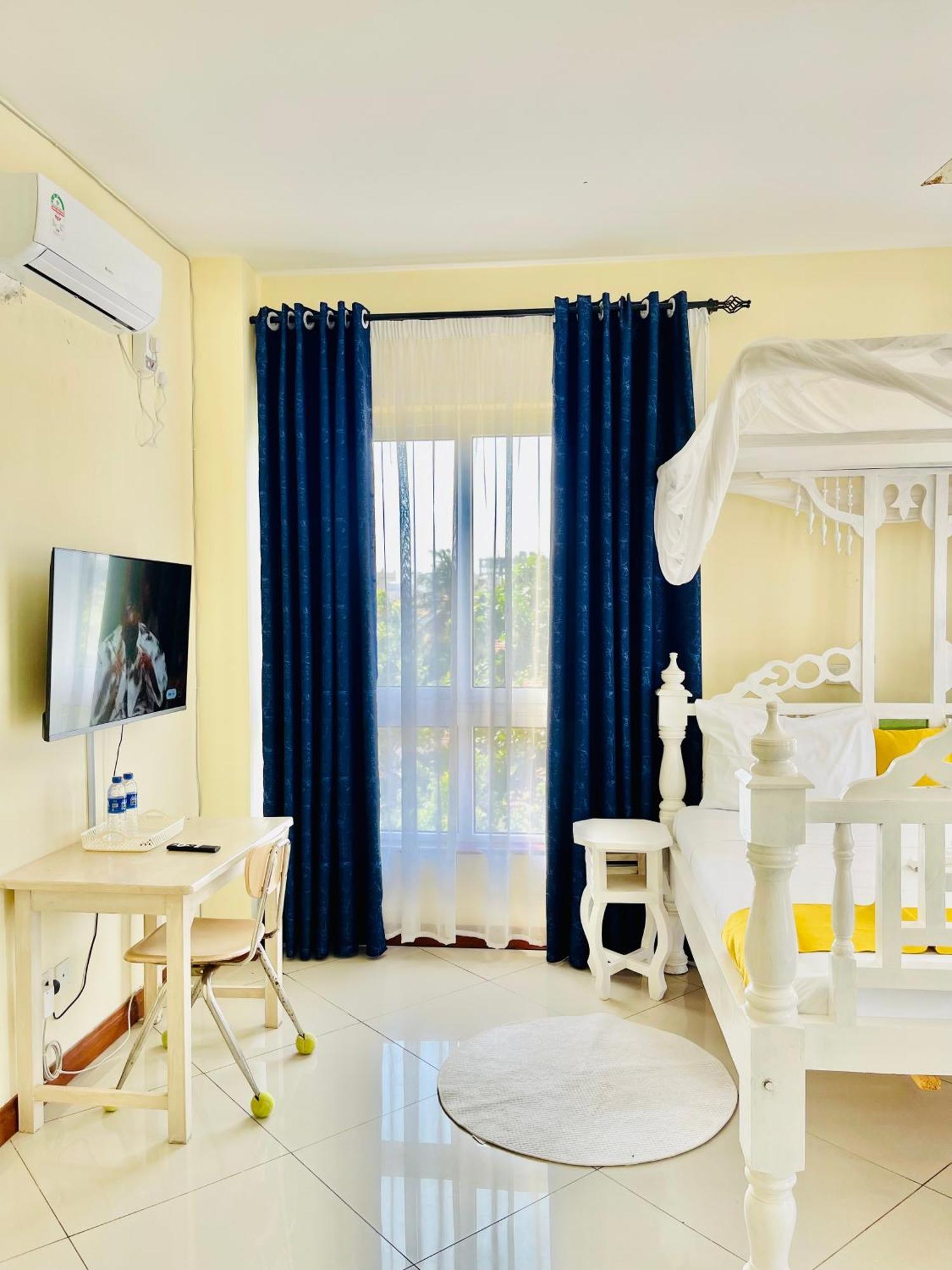 몸바사 Elna'S Nyali - Work & Unwind - Pool, Sea Views, Ac & Fast Wi-Fi B&B 외부 사진