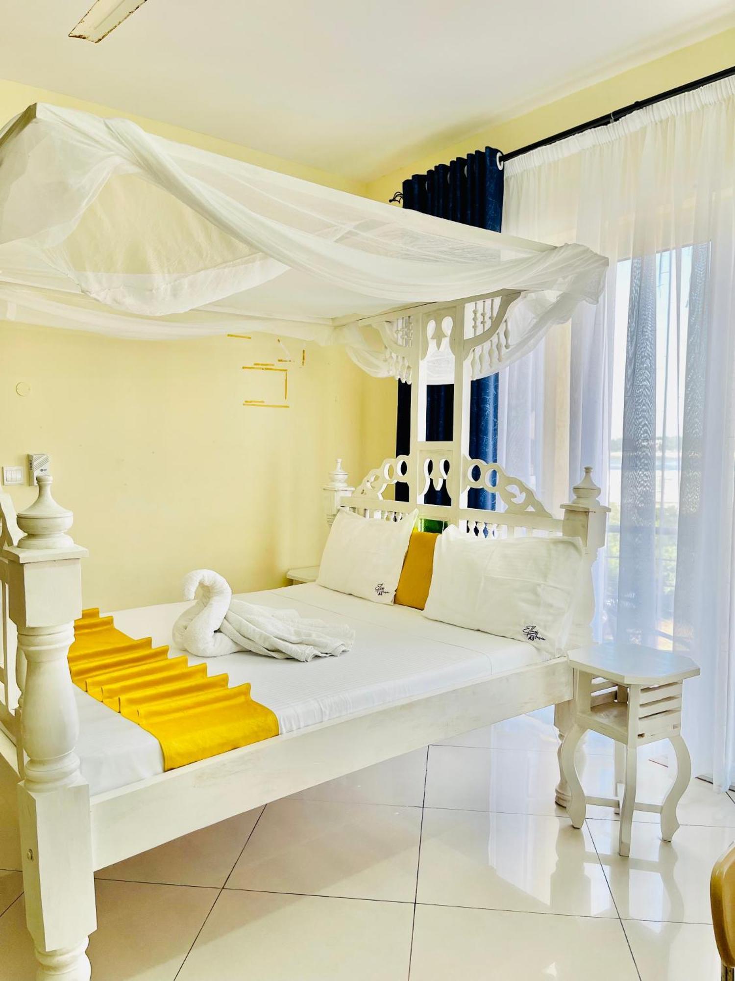 몸바사 Elna'S Nyali - Work & Unwind - Pool, Sea Views, Ac & Fast Wi-Fi B&B 외부 사진