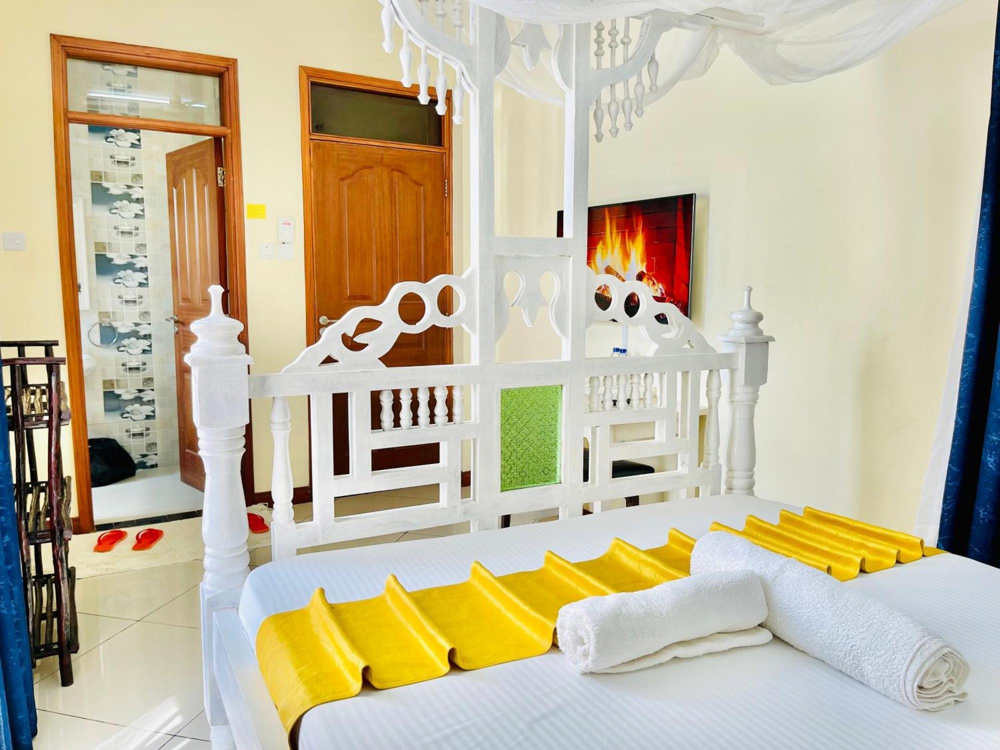 몸바사 Elna'S Nyali - Work & Unwind - Pool, Sea Views, Ac & Fast Wi-Fi B&B 외부 사진
