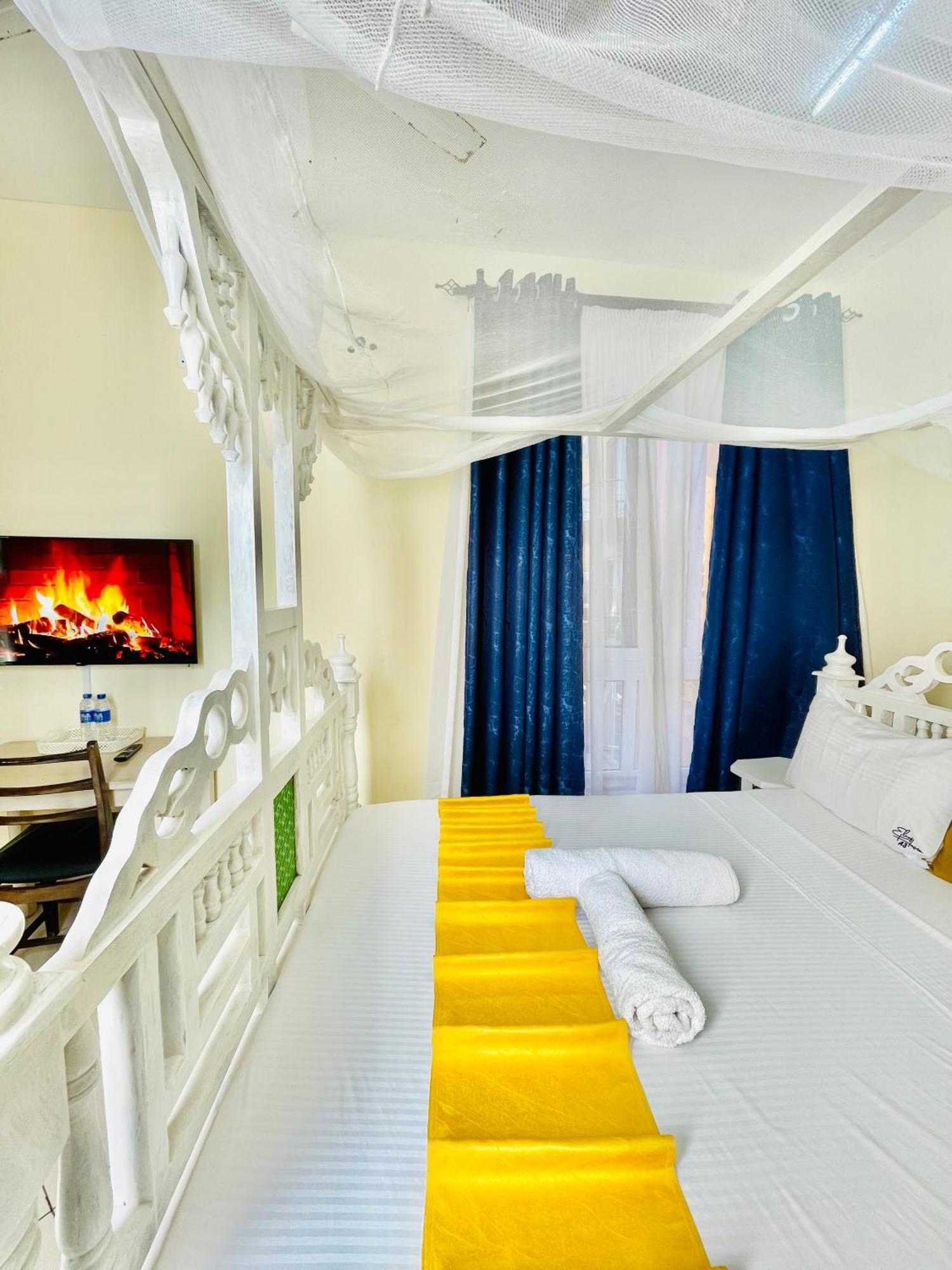 몸바사 Elna'S Nyali - Work & Unwind - Pool, Sea Views, Ac & Fast Wi-Fi B&B 외부 사진