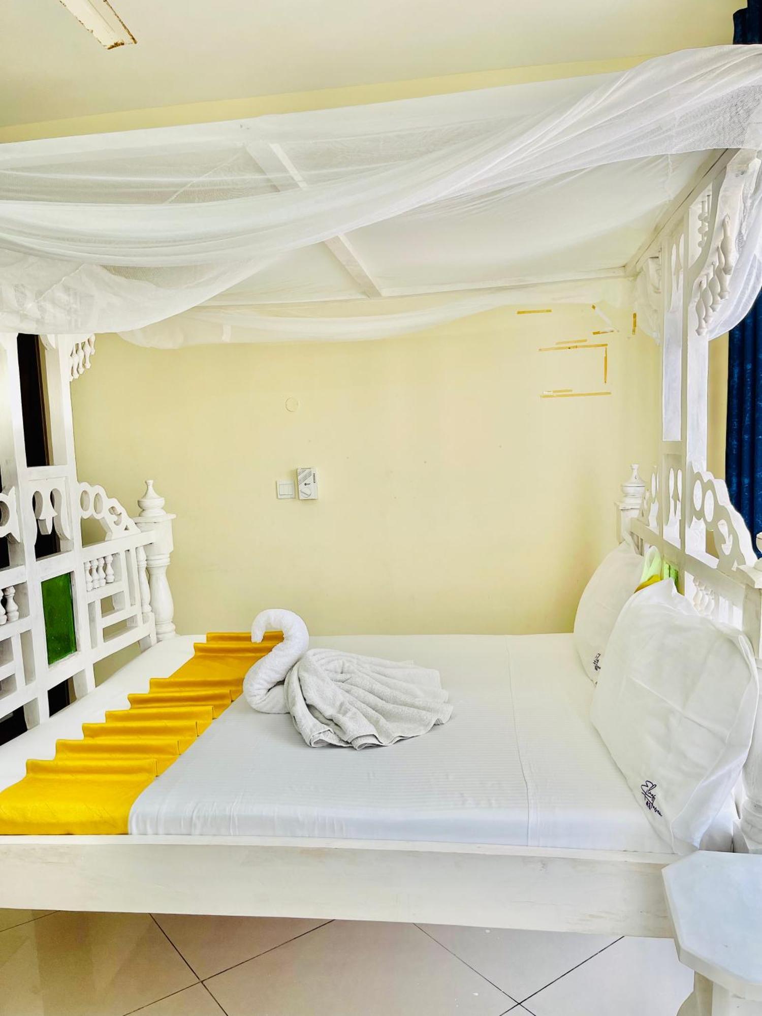몸바사 Elna'S Nyali - Work & Unwind - Pool, Sea Views, Ac & Fast Wi-Fi B&B 외부 사진