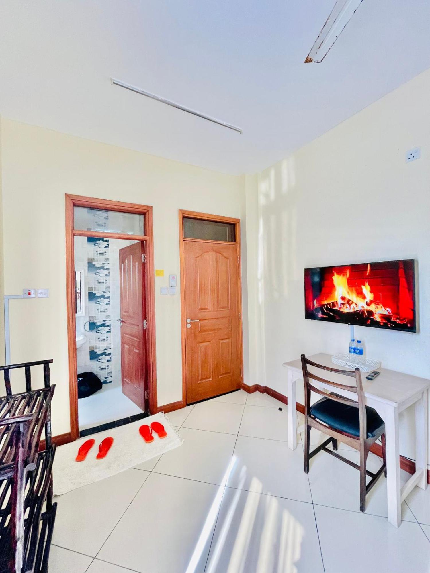 몸바사 Elna'S Nyali - Work & Unwind - Pool, Sea Views, Ac & Fast Wi-Fi B&B 외부 사진