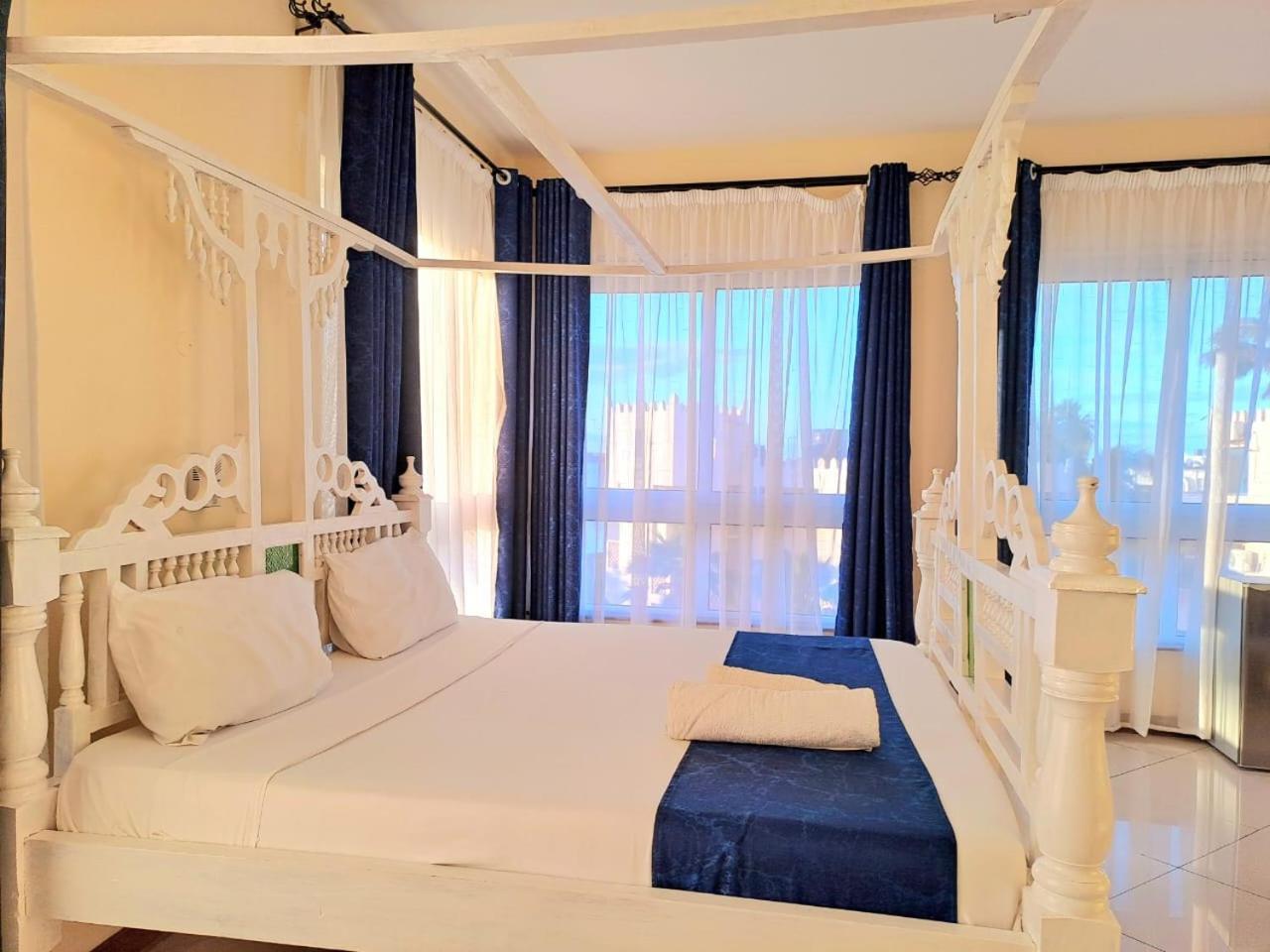 몸바사 Elna'S Nyali - Work & Unwind - Pool, Sea Views, Ac & Fast Wi-Fi B&B 외부 사진