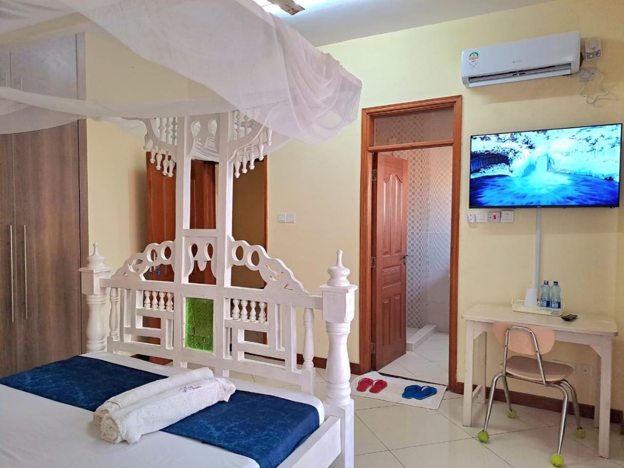 몸바사 Elna'S Nyali - Work & Unwind - Pool, Sea Views, Ac & Fast Wi-Fi B&B 외부 사진